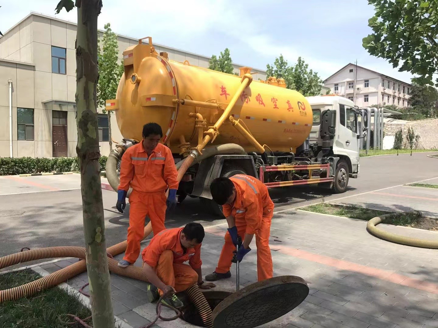 新乐化粪池清理与5-8吨吸粪车施工效率分析